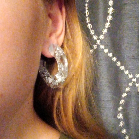 Resin earrings, 1 1/2 inches both ways - Picture 3 of 3